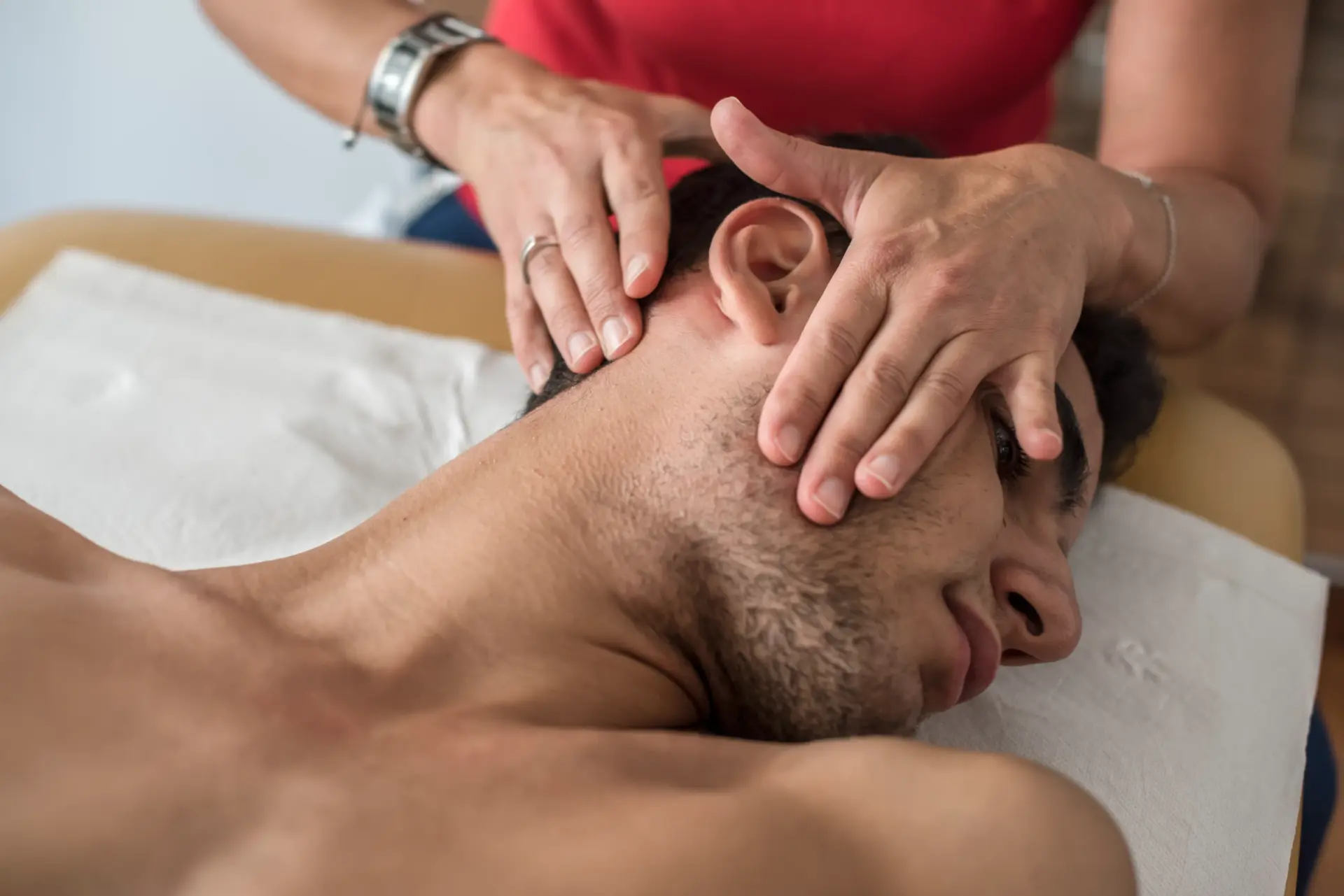 discover how decompression therapy can effectively relieve neck pain, reduce tension, and improve mobility. learn about methods, benefits, and tips for safe neck pain relief today.